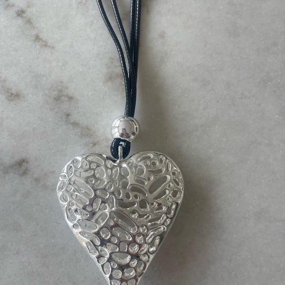 Open heart silver necklace on adjustable black cord! Gorgeous!!!!!!! - Picture 5 of 5